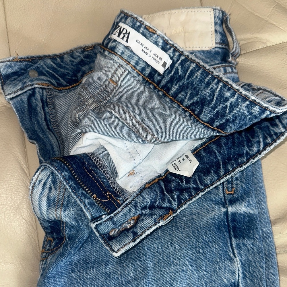 Zara Women’s Jeans raw hem/slits flare